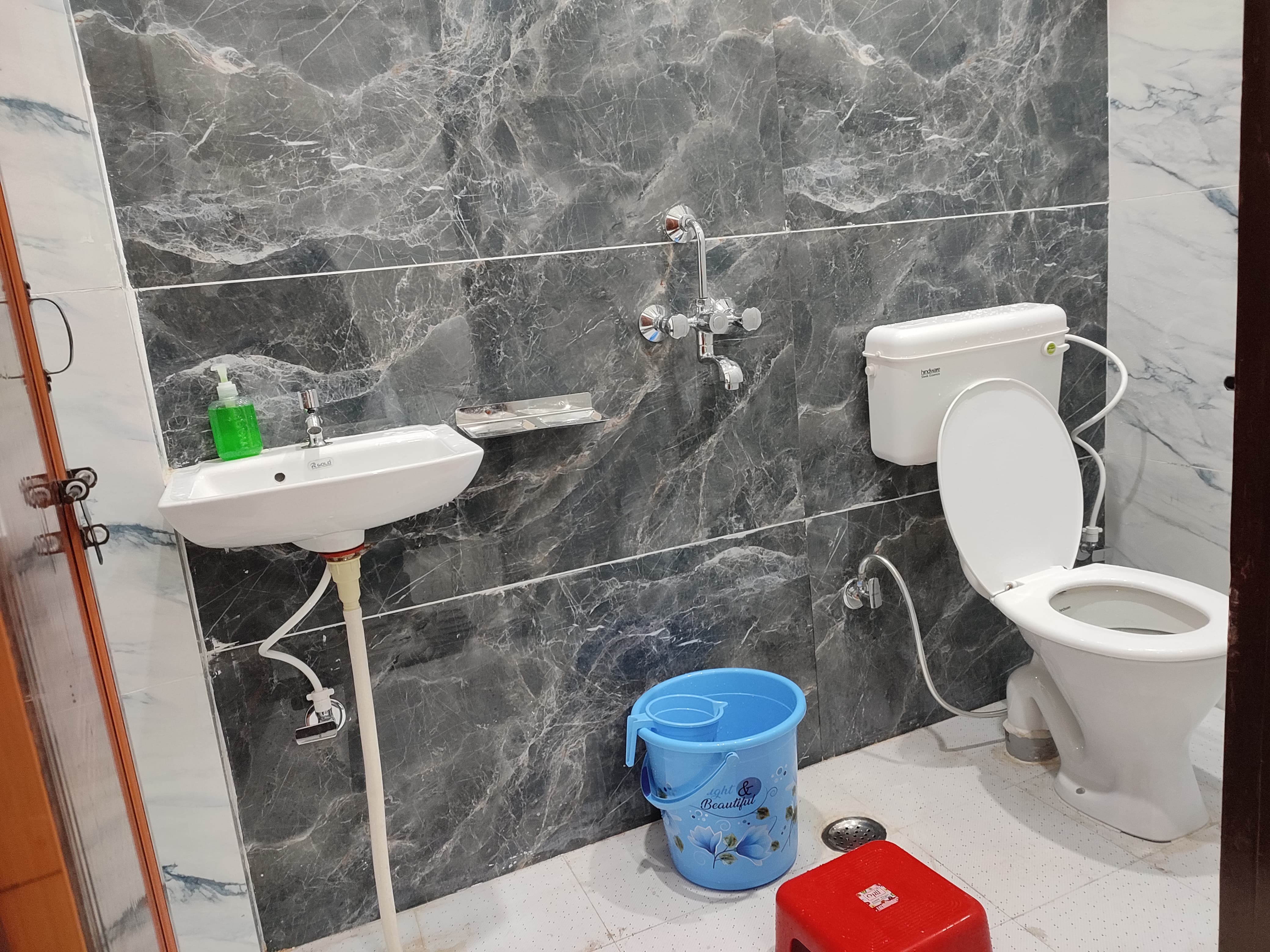 Hotel Mahadev Inn Near Luxa - Tap to explore photos