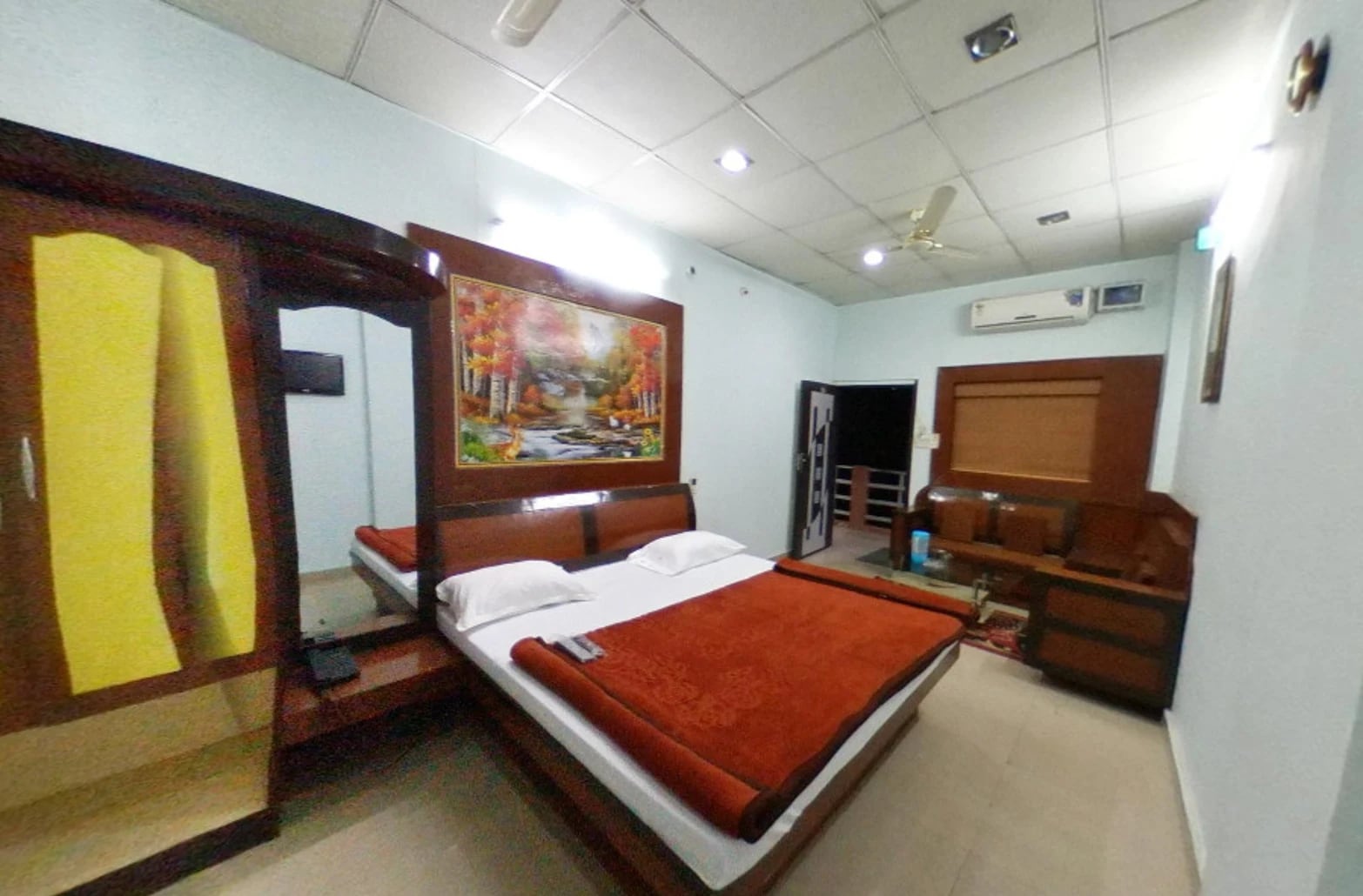 hotel Balaji Inn - Tap to explore photos