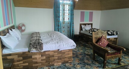Water Vibe Homestay Srinagar Room Type - Family Room with 2 Double beds
