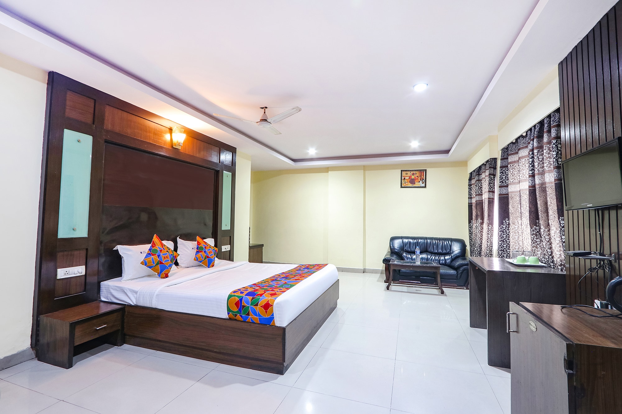 FabHotel Royal Residency II - Nr Lakdikapul Metro Station - Tap to explore photos