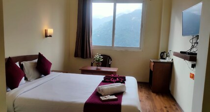 Parasol Norling Hotel & Spa Room Type - Comfort Queen Room with Mountain View