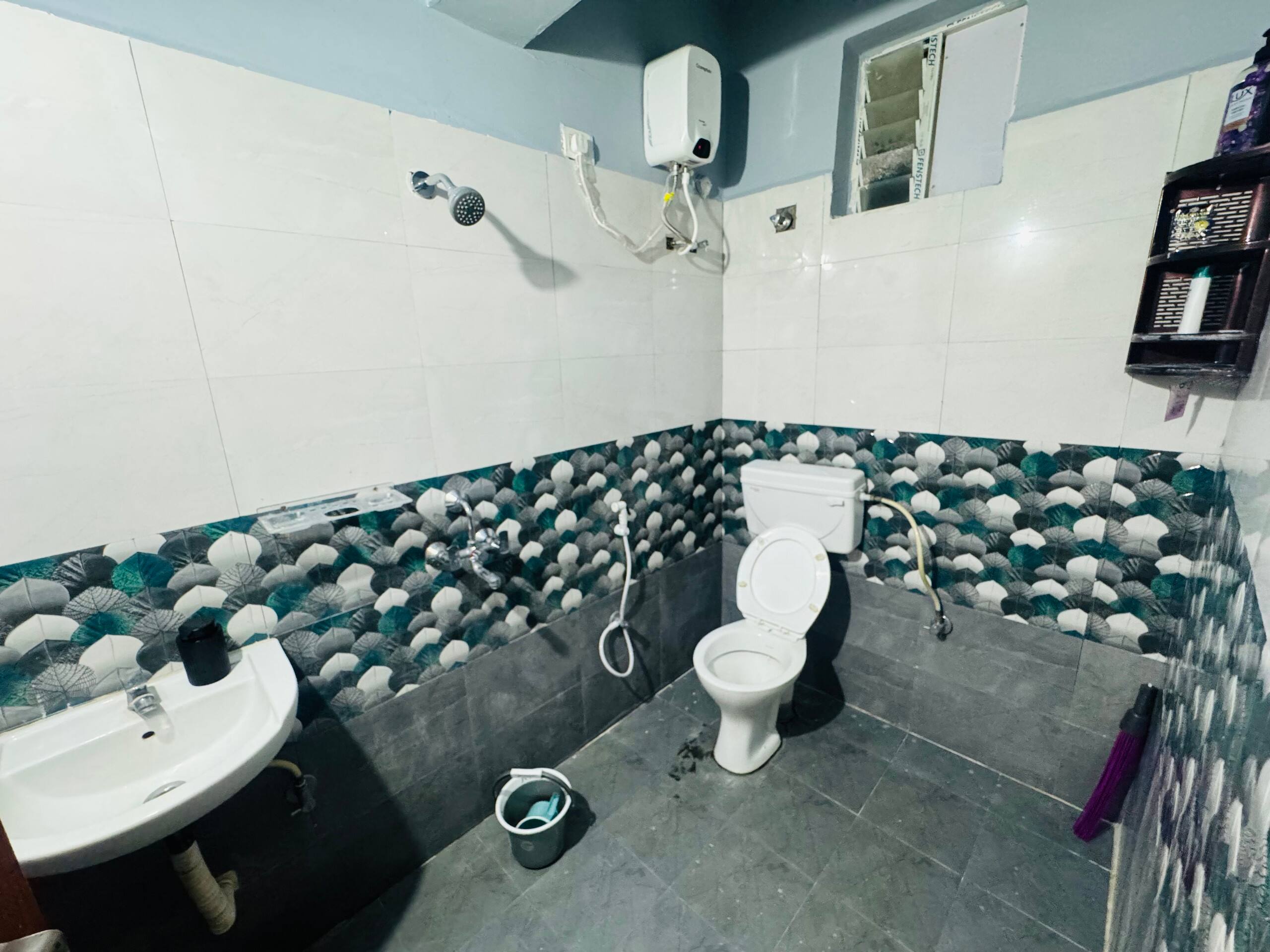 Spacious 2BHK Flat near Wipro Circle in Gowlidoddy - Tap to explore photos