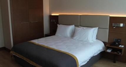 NEARPORT HOTEL Room Type - Superior Room