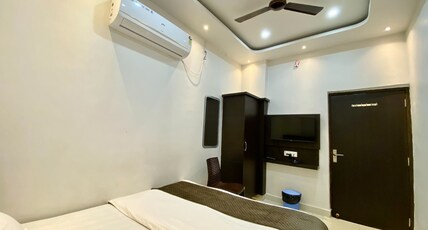 BUTTERFLY INN Room Type - Deluxe Double Bed Room