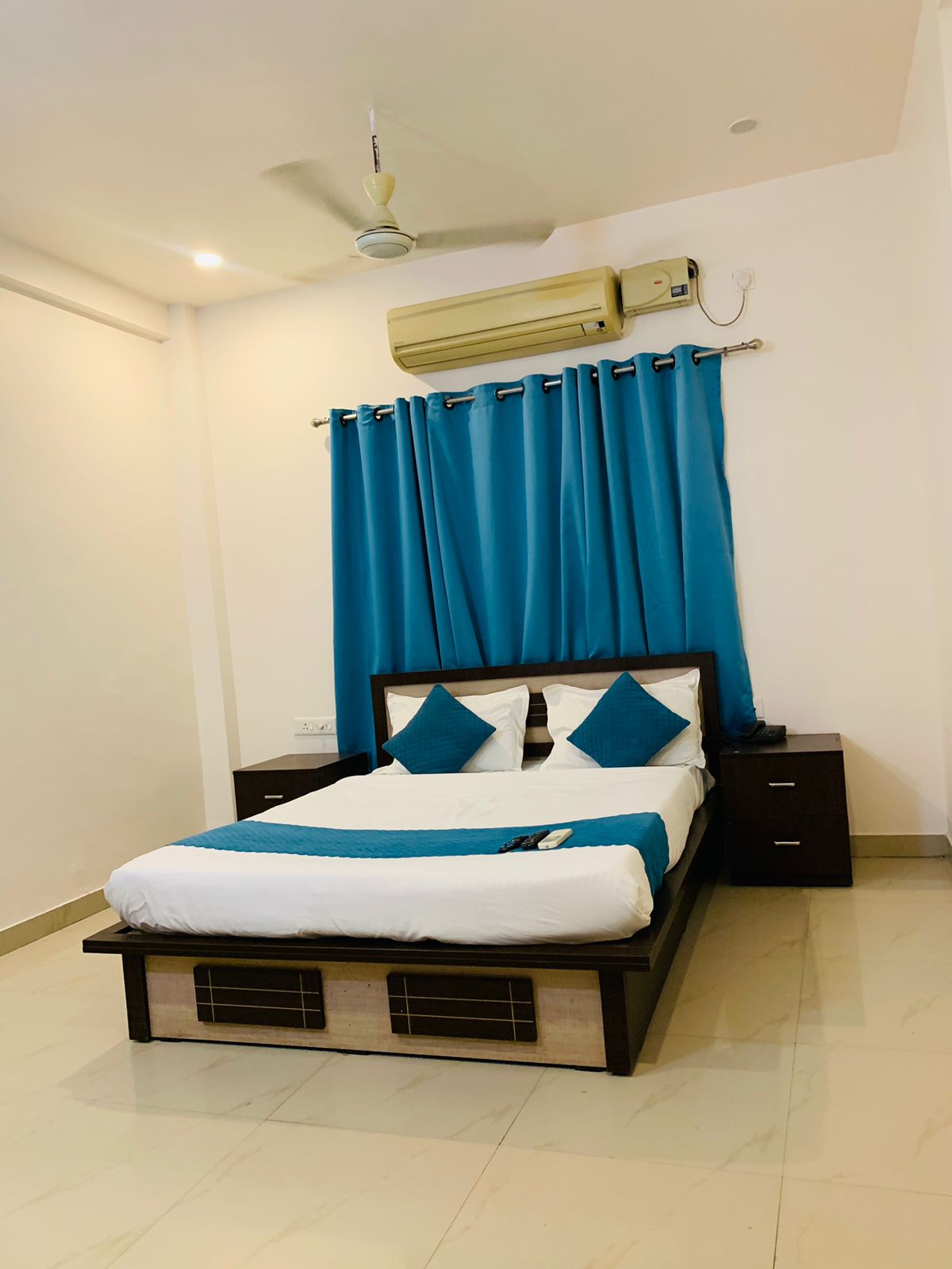 Silver Key Suites - Tap to explore photos