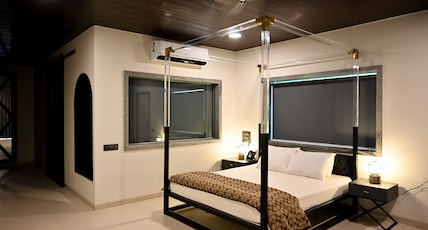 The Green Gate Resort Room Type - Sapphire Royal Suite with Jacuzzi and Heated Plunge Pool (Uphill 450 meters from the reception) The Green Gate Resort Room Type - Sapphire Royal Suite with Jacuzzi and Heated Plunge Pool (Uphill 450 meters from the reception)