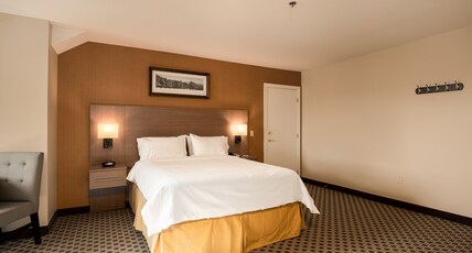 Holiday Inn Express & Suites TREMBLANT Room Type - 2 Bedroom Suite Holiday Inn Express & Suites TREMBLANT Room Type - 2 Bedroom Suite