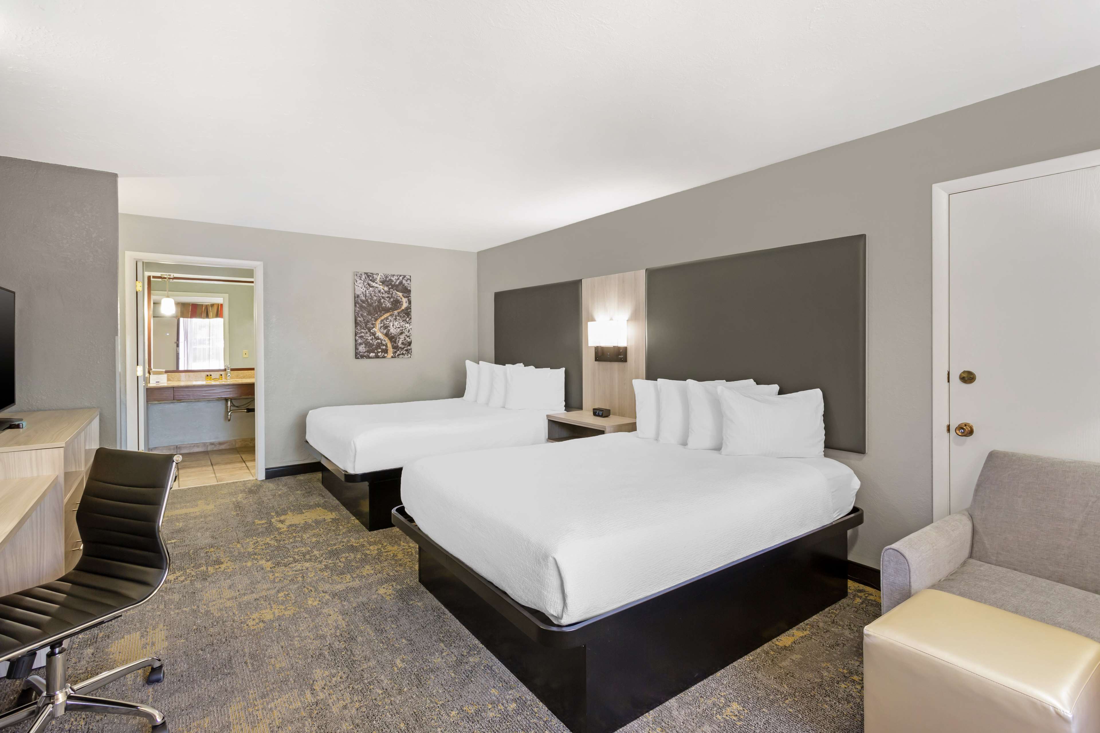 Best Western Plus Weston Inn - Tap to explore photos