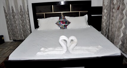 Hotel four season Room Type - Deluxe Room