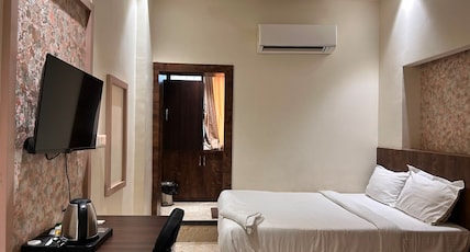 Hotel Vijayshree Inn Room Type - Family Room for 4 Hotel Vijayshree Inn Room Type - Family Room for 4