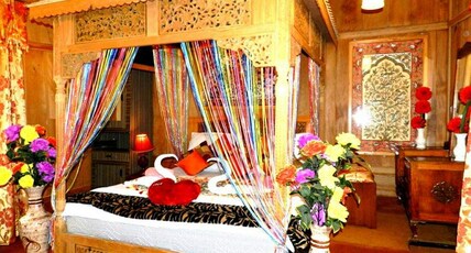 House Boat Moon Valley Room Type - Room in a Houseboat