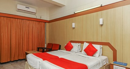 Hotel Yasodha Towers Room Type - Deluxe Room AC
