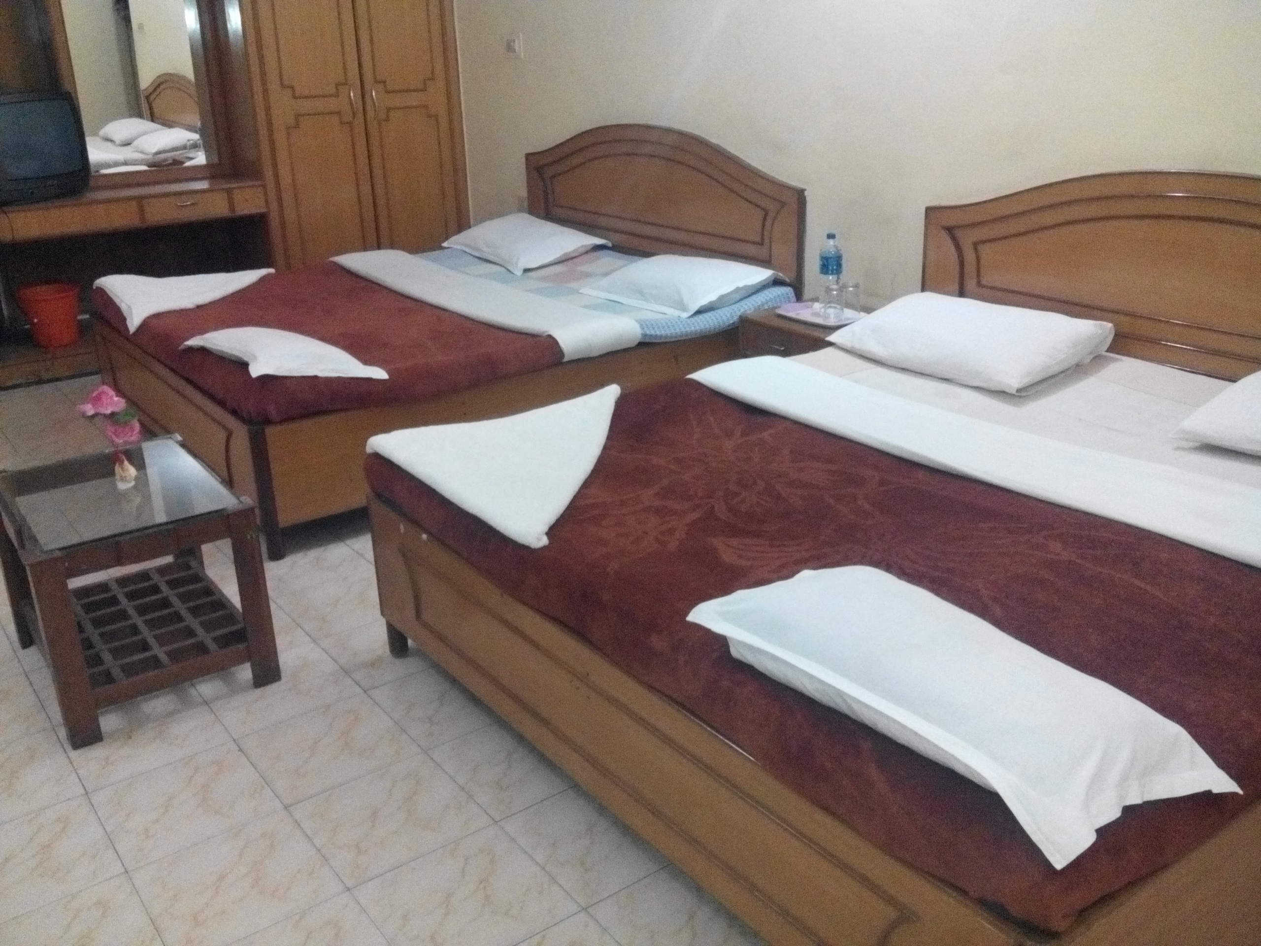 Rainbow Cottages-Budget Friendly Rooms & Restaurant - Tap to explore photos