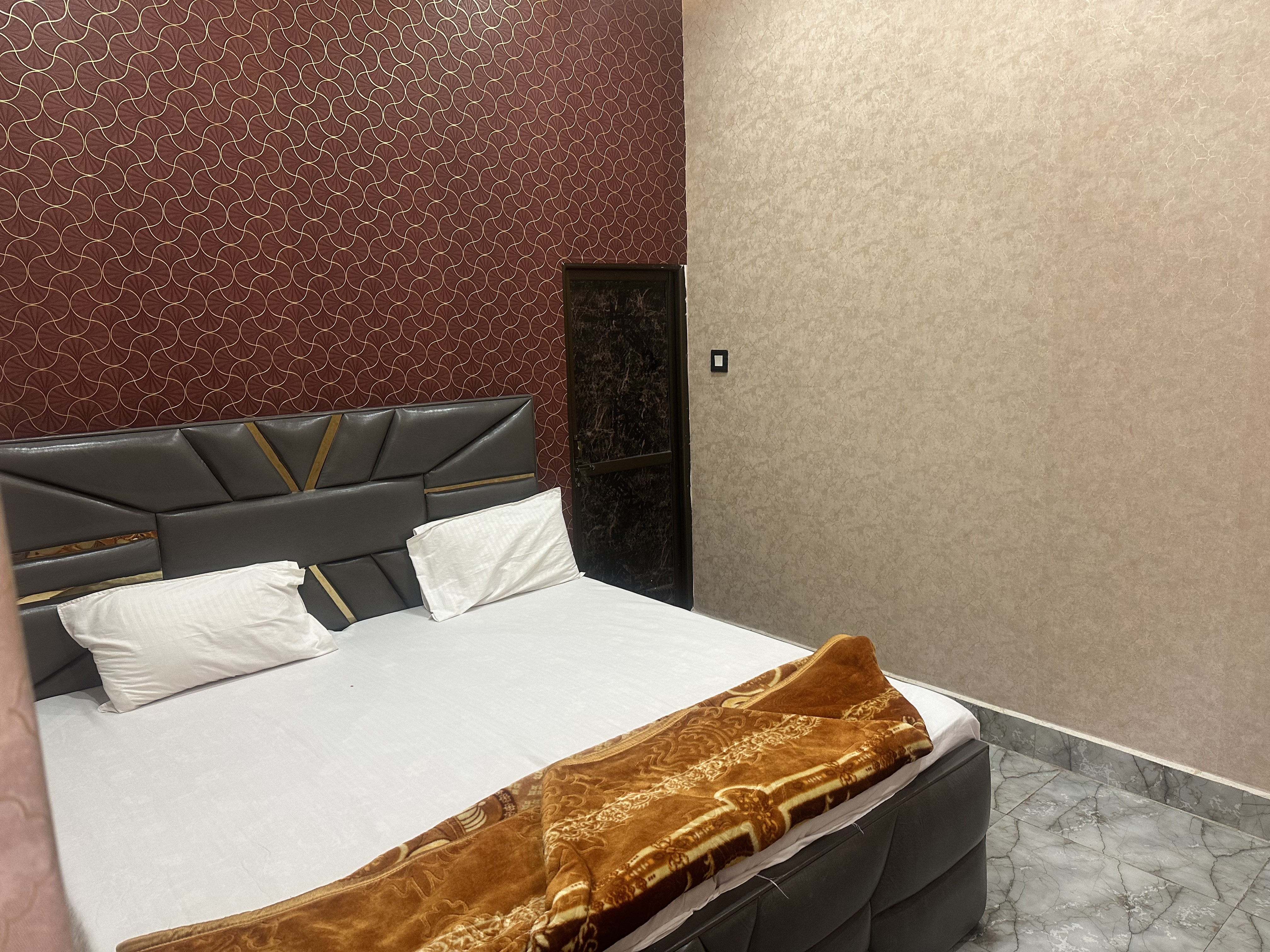 Jaitly P Guest House - Tap to explore photos