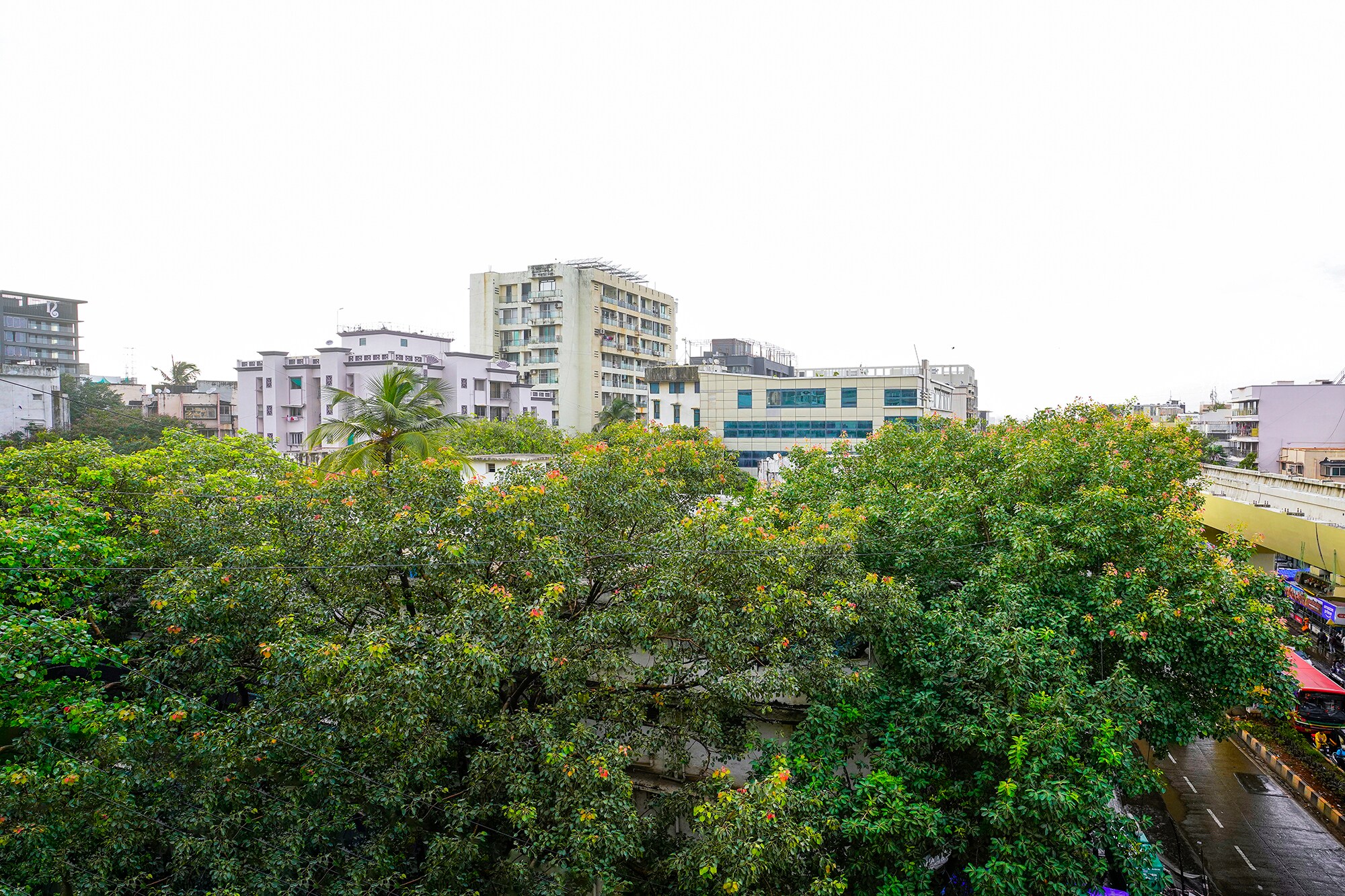 FabHotel Cruz Royale - Nr. Bandra West - Tap to explore photos
