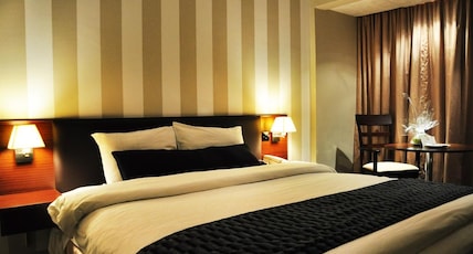Al Falaj Hotel Room Type - Deluxe Double Room - Early Check-in & Late Check-out (10:00 AM & 3:00 PM, subject to availability) Al Falaj Hotel Room Type - Deluxe Double Room - Early Check-in & Late Check-out (10:00 AM & 3:00 PM, subject to availability)