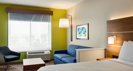 Holiday Inn Express & Suites HAYWARD Room Type - 2 Queen Suite Communications Accessible