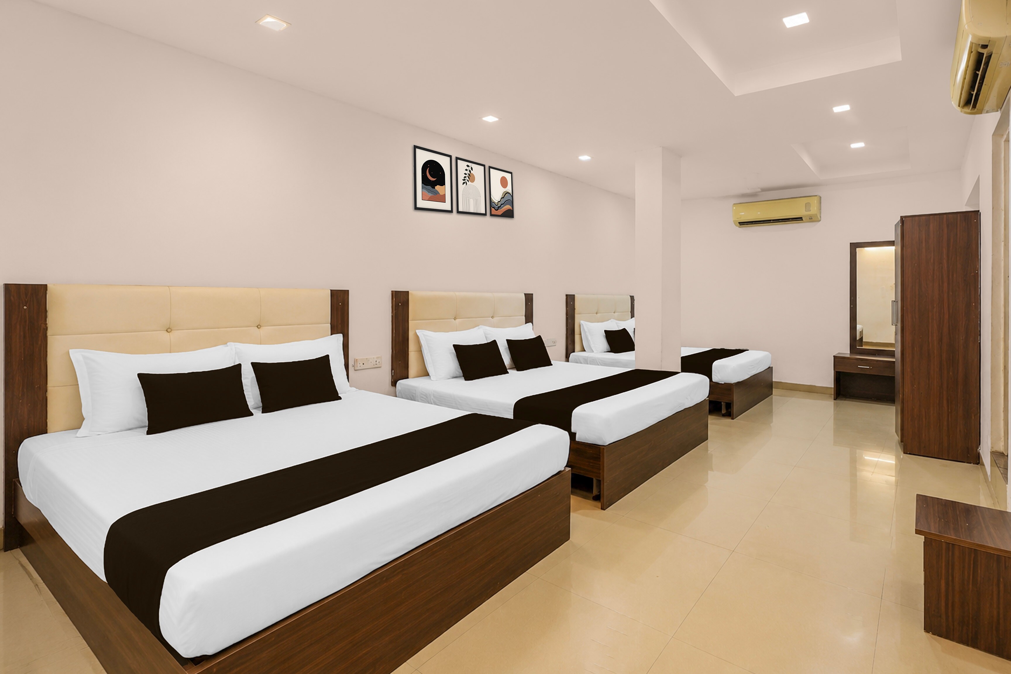 Hotel O Ambuja City Centre Mall Formerly Amar Marriage Palace - Tap to explore photos
