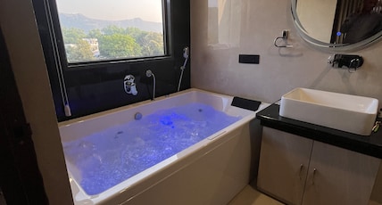 HOTEL SANCTUARY RESORT Room Type - Premium Room With Jacuzzi