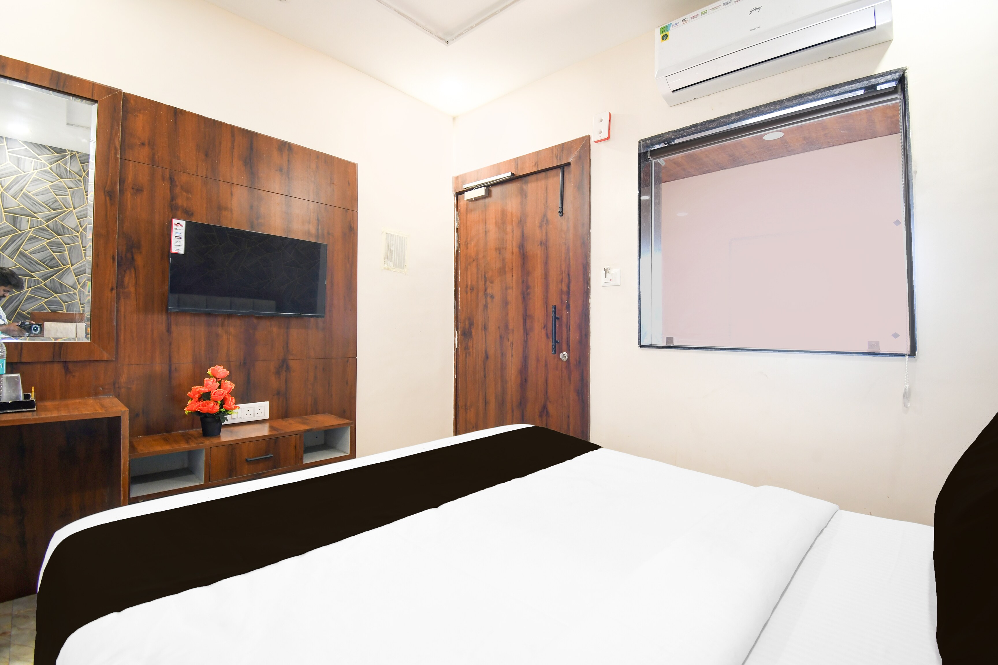 Hotel O Sharma Inn - Tap to explore photos