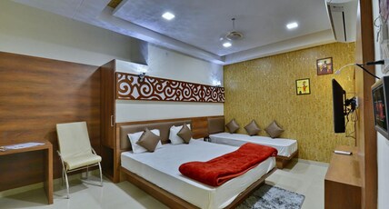 HOTEL MIDLAND  Room Type - Royal Room