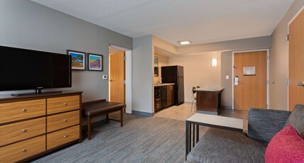 Hampton Inn & Suites Fort Myers Beach/Sanibel Gateway, FL Room Type - 2 QUEEN BED SUITE