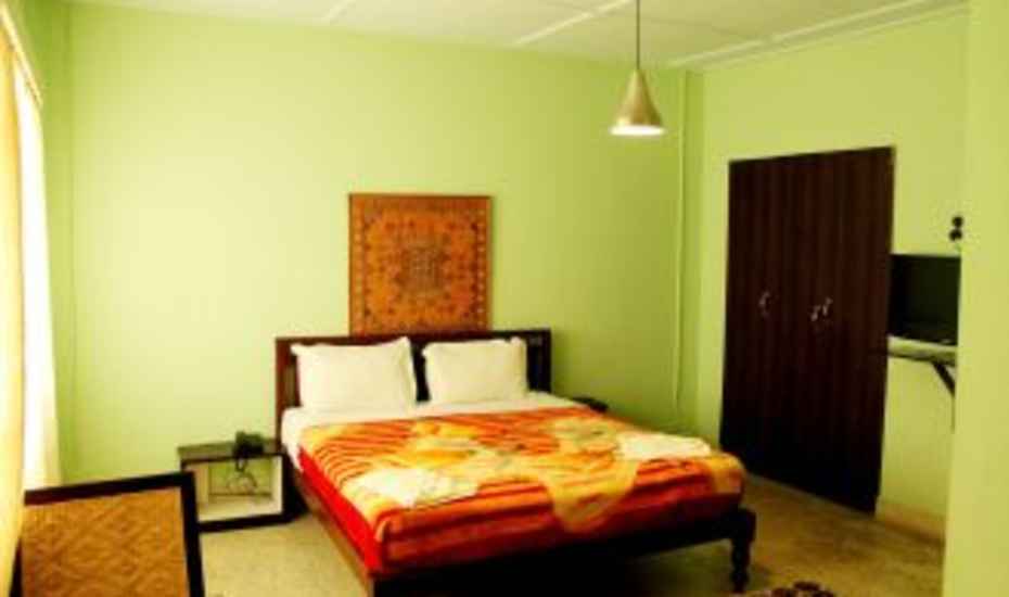 The Peak Resorts - Tap to explore photos