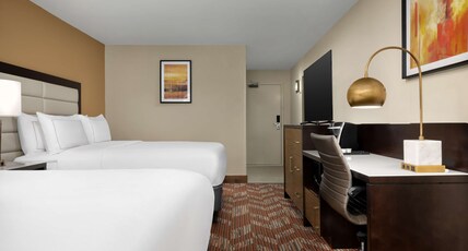 DoubleTree by Hilton Greensboro Airport Room Type - 2 QUEEN BEDS