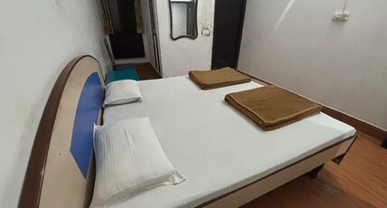 Hotel Moksha (500m From Ram Jhula) Room Type - Deluxe (Non-AC)