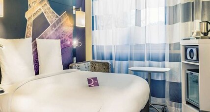 Mercure Paris Centre Tour Eiffel Room Type - Classic Room with 1 double bed and 1 armchair not convertible Mercure Paris Centre Tour Eiffel Room Type - Classic Room with 1 double bed and 1 armchair not convertible