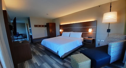Holiday Inn Express Trincity Room Type - 1 King Suite Sofa Bed