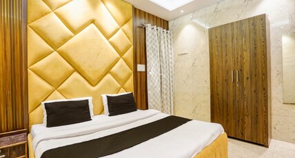Anand Mangalam Hotel Room Type - Luxury King Bed Room with City View