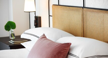 Kimpton HOTEL FONTENOT, an IHG hotel Room Type - 1 Bedroom Suite Communications Mobility Accessible Tub