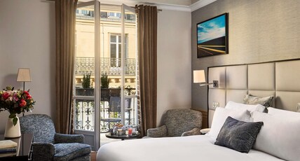 Sofitel Paris Baltimore Tour Eiffel Hotel Room Type - LUXURY ROOM BALCONY with 1 king-size bed