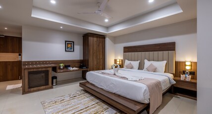 Hotel Maharani Regency Zirakpur Room Type - Super Deluxe Room With Free Wifi Hotel Maharani Regency Zirakpur Room Type - Super Deluxe Room With Free Wifi