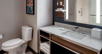 Hilton Garden Inn Austin University Room Type - 2 QUEEN BEDS CAPITOL VIEW