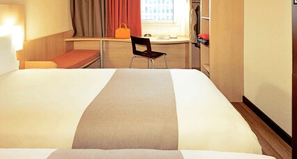 Ibis Paris Porte D Orleans Room Type - Standard Room with twin beds and sofa bed Ibis Paris Porte D Orleans Room Type - Standard Room with twin beds and sofa bed