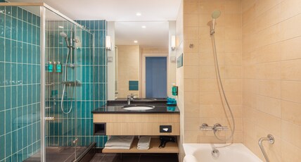 Crowne Plaza BUDAPEST Room Type - 1 King Bed Premium Suite with Living Area and Lounge Access