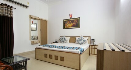 Hotel Riya Palace - Idgah Railway Station Agra Room Type - Deluxe Room