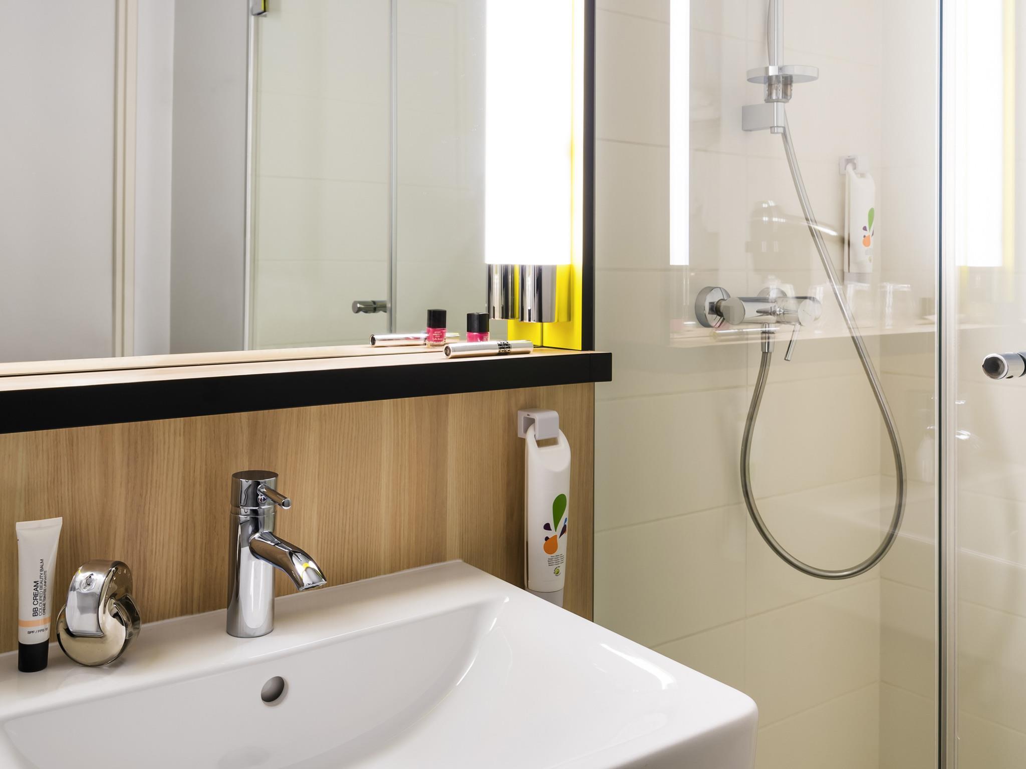 ibis Styles Guyancourt Versailles - Tap to explore photos