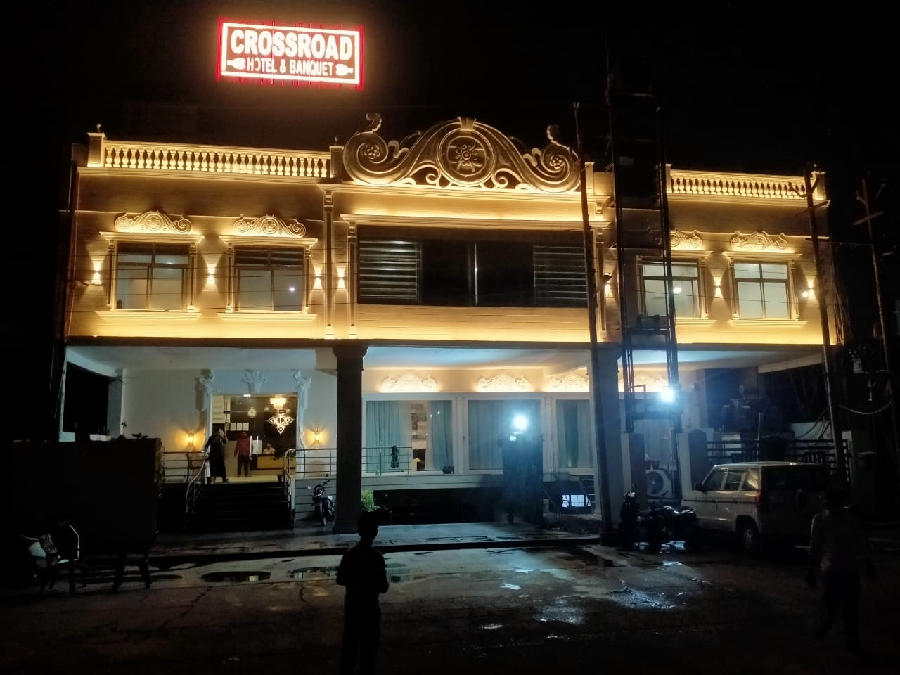 Hotel Crossroad - Tap to explore photos