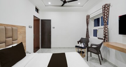 Collection O Banaras Railway Junction Formerly Varanasi Suites Room Type - Super Deluxe Room