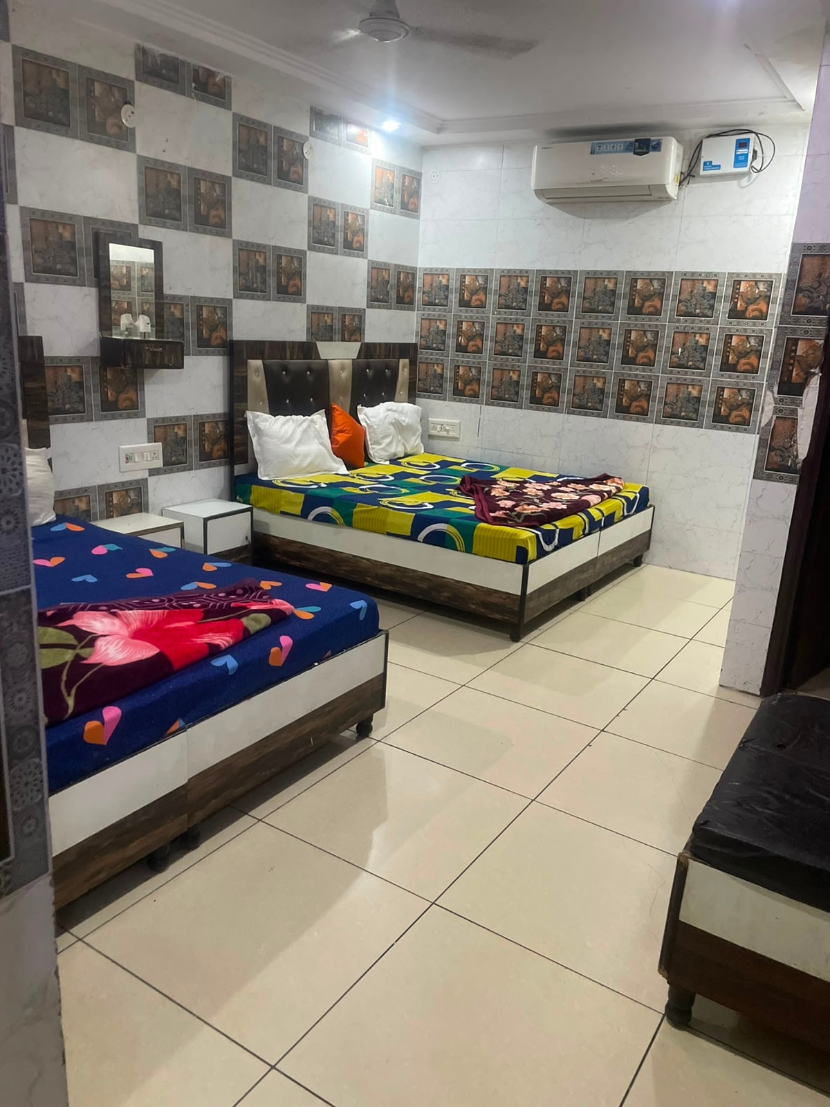 Harji Homestay | 1 minute from Golden Temple - Tap to explore photos