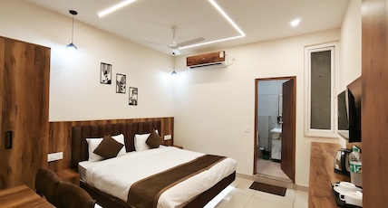 Hotel Ramayan Inn (Behind Pramarth Niketan) Room Type - Super Deluxe Room Hotel Ramayan Inn (Behind Pramarth Niketan) Room Type - Super Deluxe Room