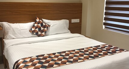 EMARALD RESIDENCY Room Type - DELUXE ROOM