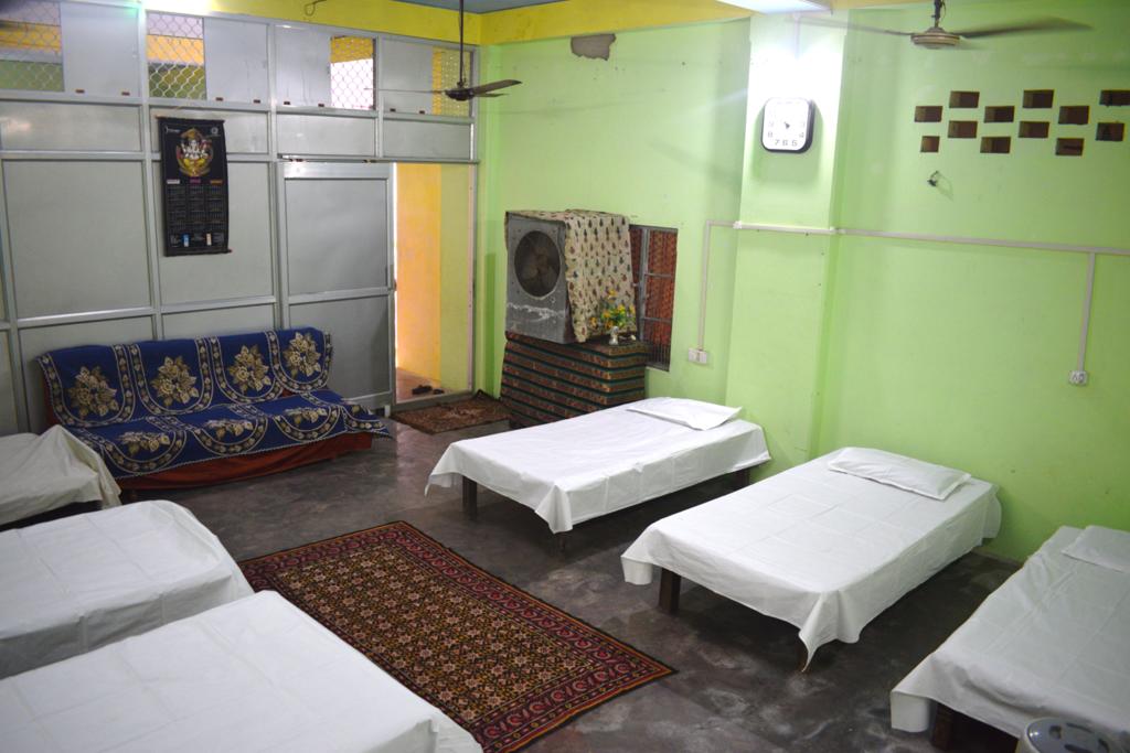 Shri Vinayak Guest House Varanasi - Tap to explore photos