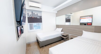 Red Planet Manila Bay Room Type - Twin Room