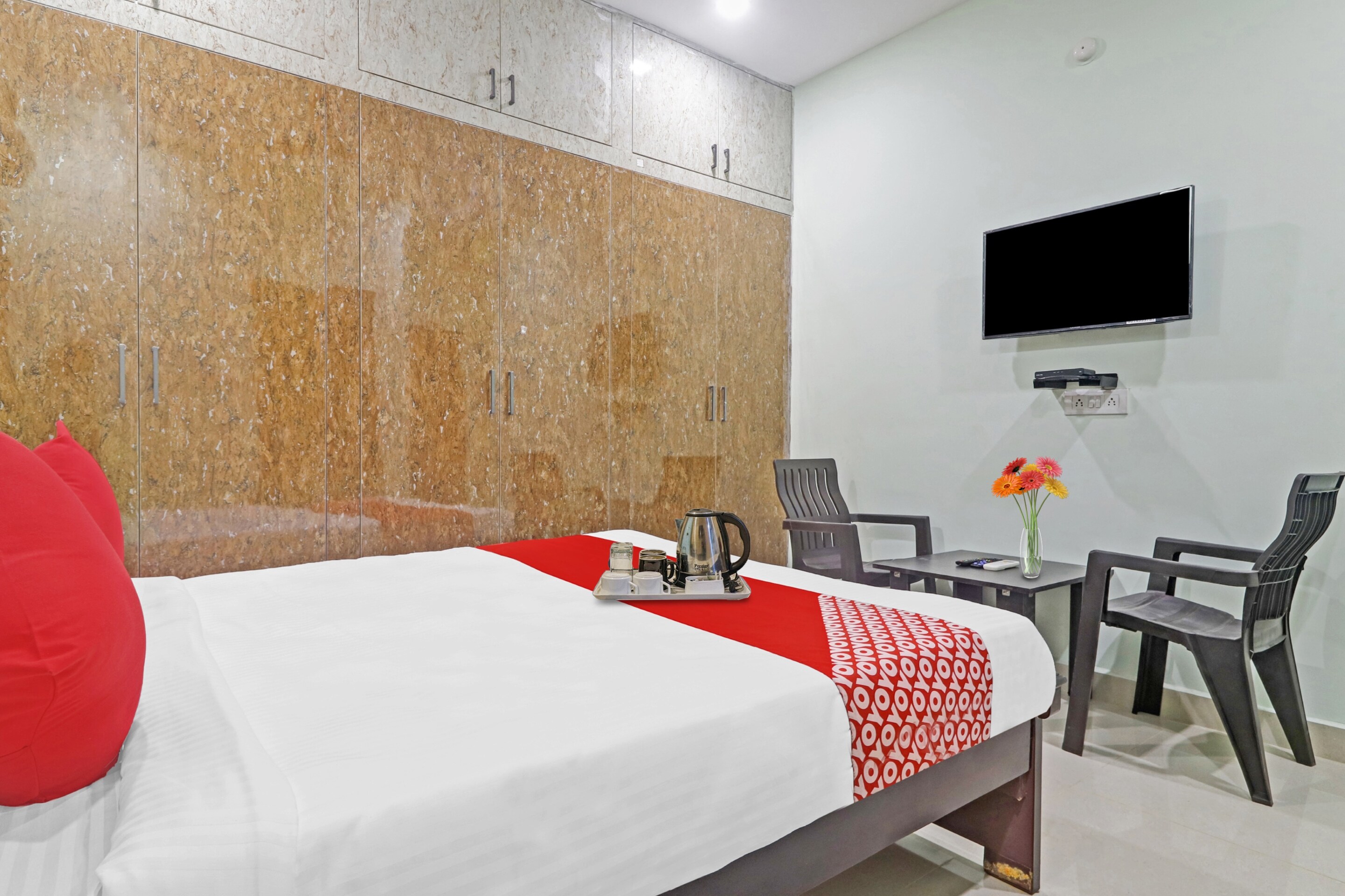 Flagship OYO Hotel Hanuma Residency - Tap to explore photos