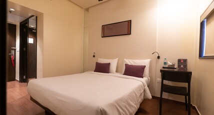 7 Apple Hotel, Aurangabad Room Type - Standard Queen Bed Room