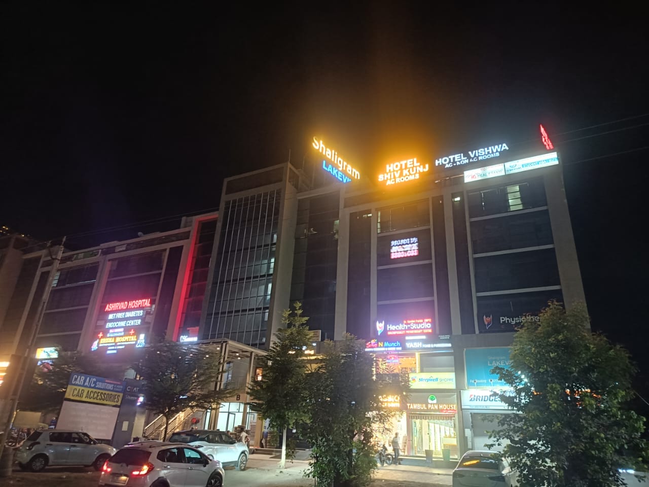 Hotel Shiv Kunj - Tap to explore photos